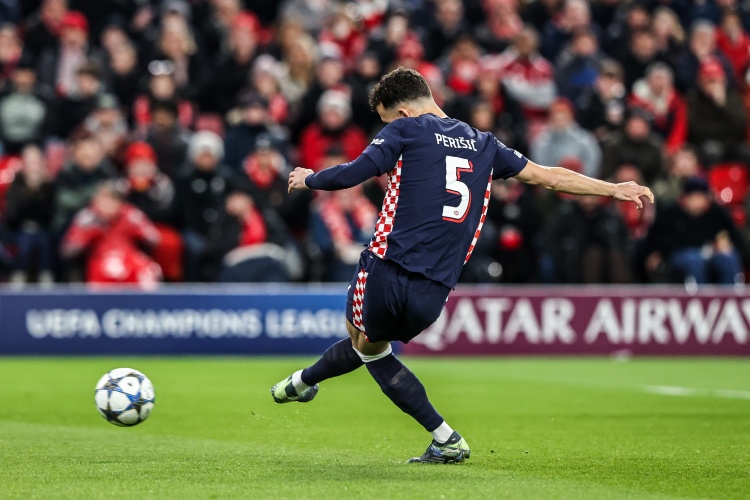 kaiyun-与转会传闻无关？博斯谈让佩里西奇替补：赛程密集希望他保持健康